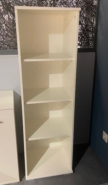 Regal - Hintergrundbild